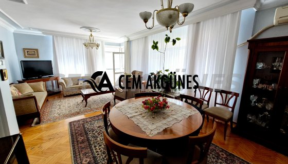 Bebek'te Sahile Yürüme Mesafesinde Masrafsız Satılık 3+1 Daire