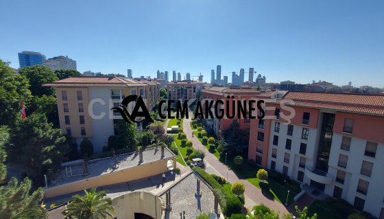 Etiler Sarıkonaklar Sitesinde Satılık Manzaralı En Şerefiyeli 5+1 Çatı Dubleksi